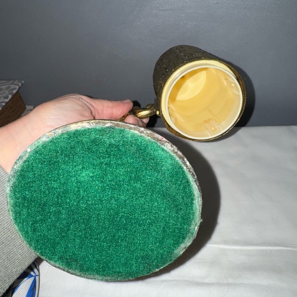 Vintage gold metal stand Dixie cup holder vanity Hollywood regency filigree - Picture 3 of 4